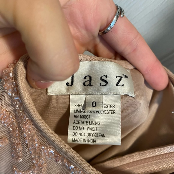 Jasz prom dress 0, lights pink. Bottom slightly damaged, repairable w/ dry clean - Picture 4 of 6